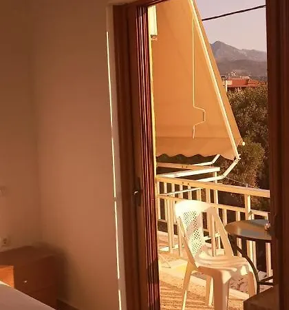 Faros Inn *
