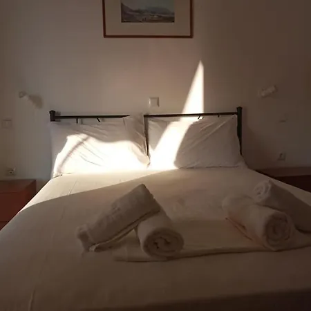 Faros Inn *